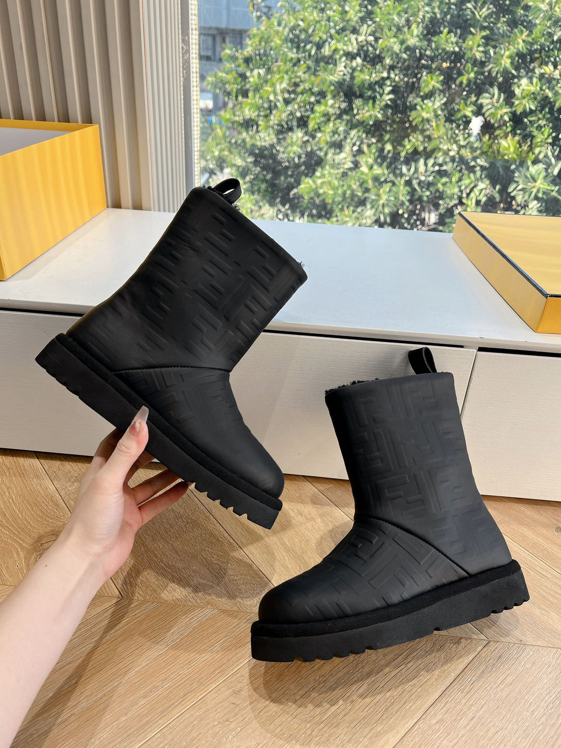 Fendi Apres Chic With Ff Chamois Boots Black Cowhide 475230