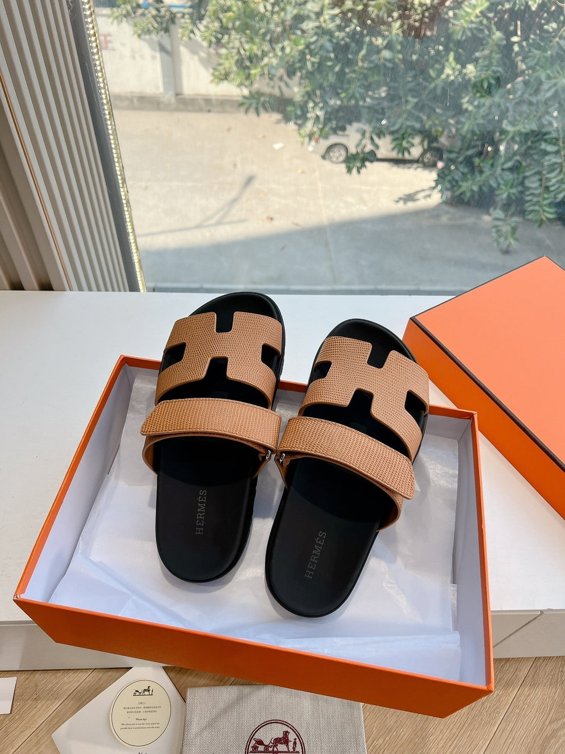 Chypre Sandal In Cider Brown Shiny Grained Calfskin