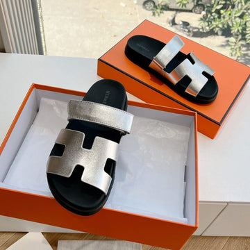 Chypre Sandal In Silver Metallic Calfskin