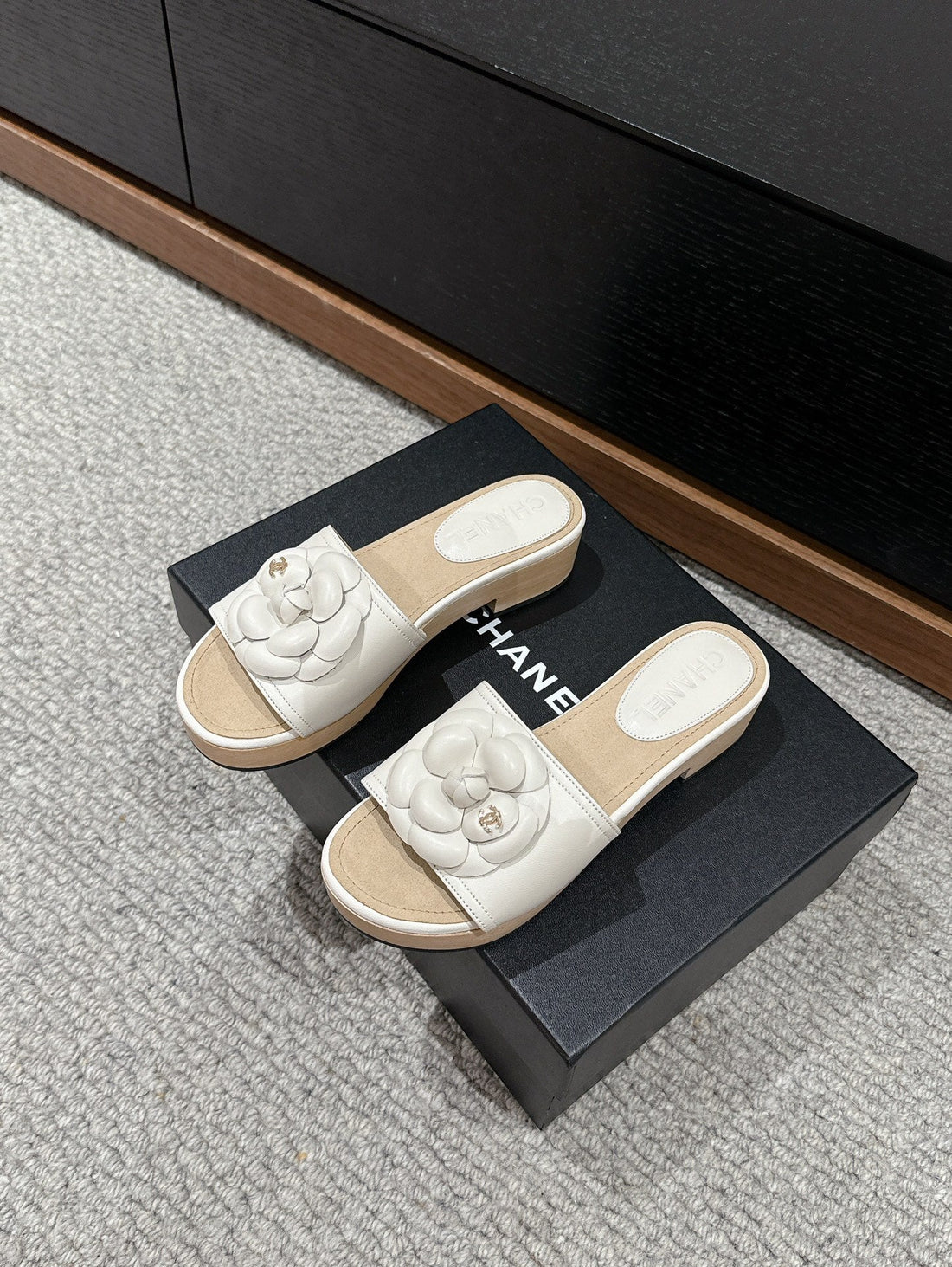 CC Sandal Flower White Calfskin