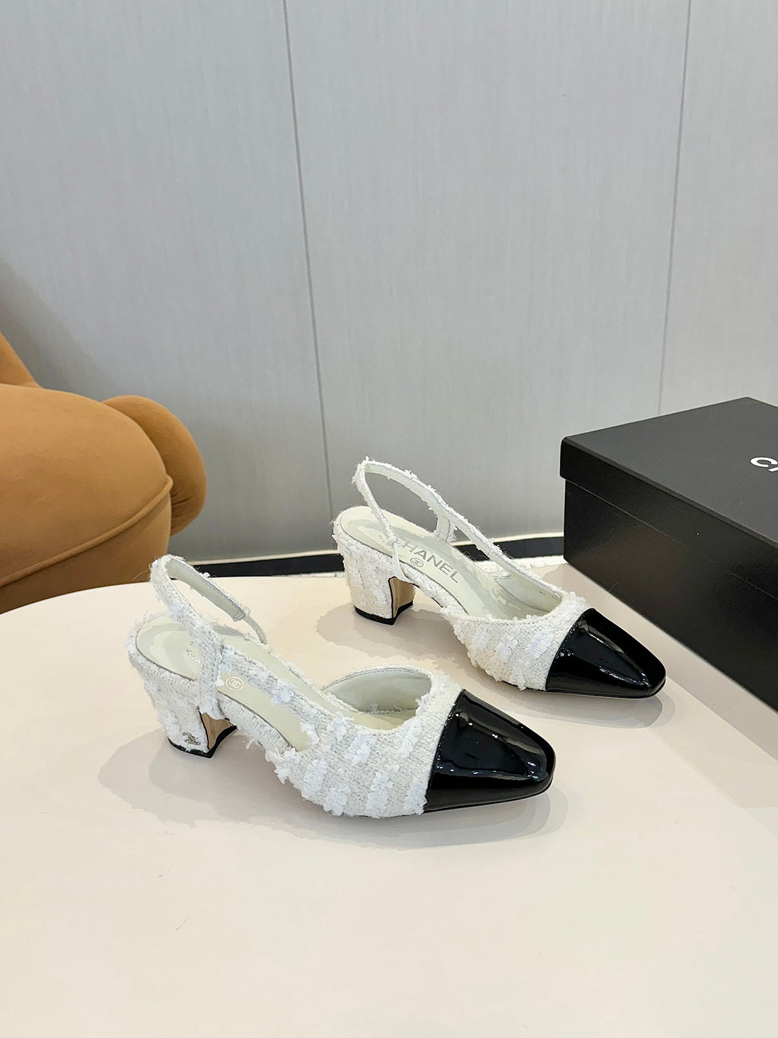 CC 25C Slingback 65 White Tweed Black Grosgrain 233613