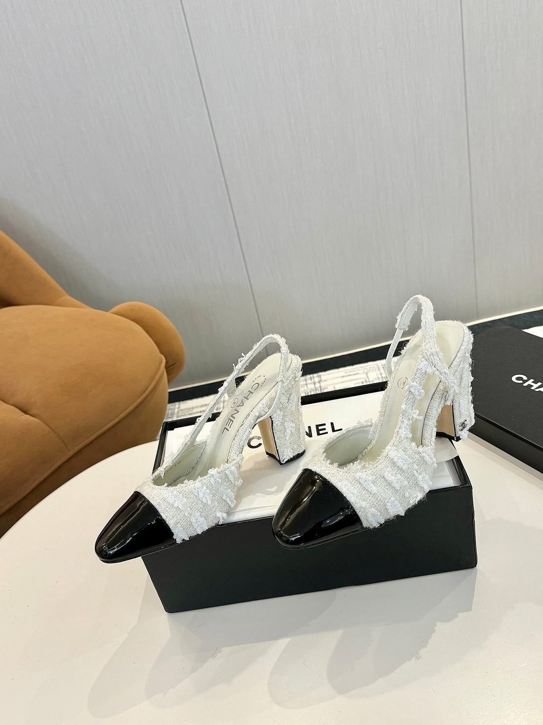 CC 25C Slingback 90 White Tweed Black Grosgrain 233618