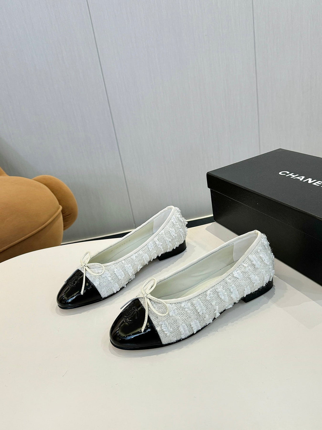 CC 25C Ballet Flat White Tweed Black Grosgrain 233625