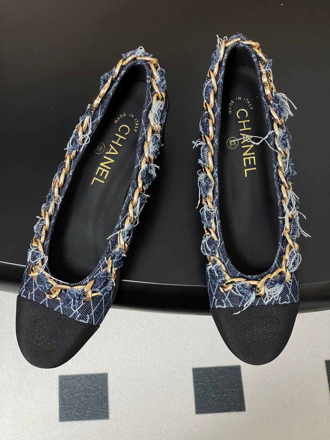 Chanel 25A 55MM Pump Big Chain Double C Dark Blue Denim Sheepskin 393811
