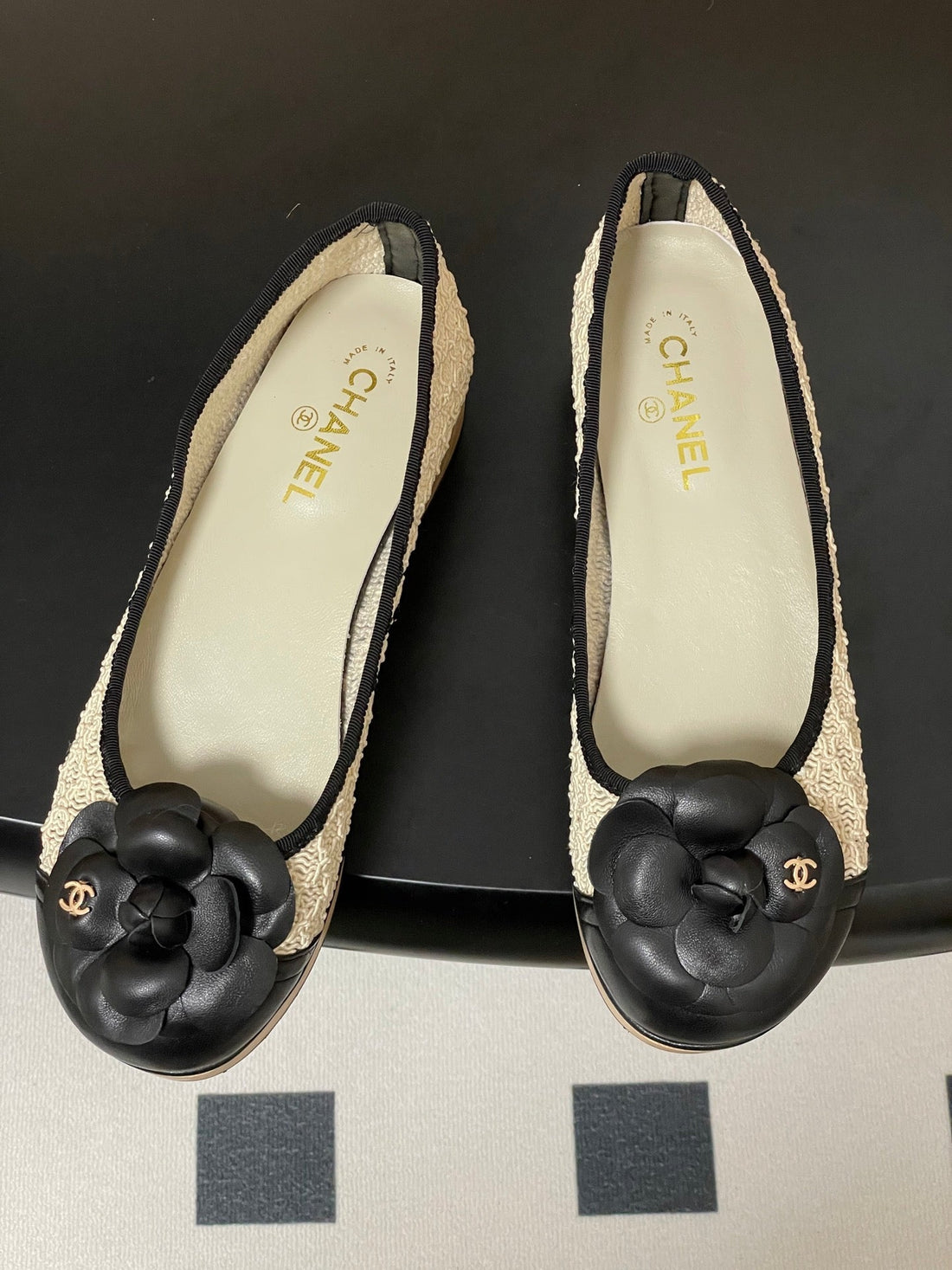 CC 25A Camelia Thick-Soled Shoe 40MM Ivory Lace Mix Black Sheepskin 393957