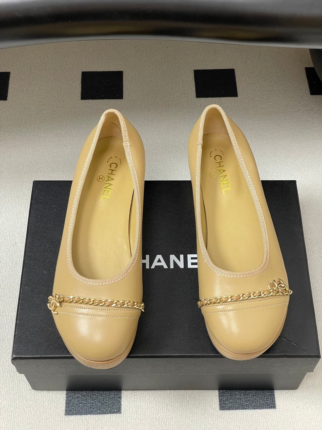 CC 25A Chain CC Thick-Soled Shoe 40MM Beige Sheepskin 393954