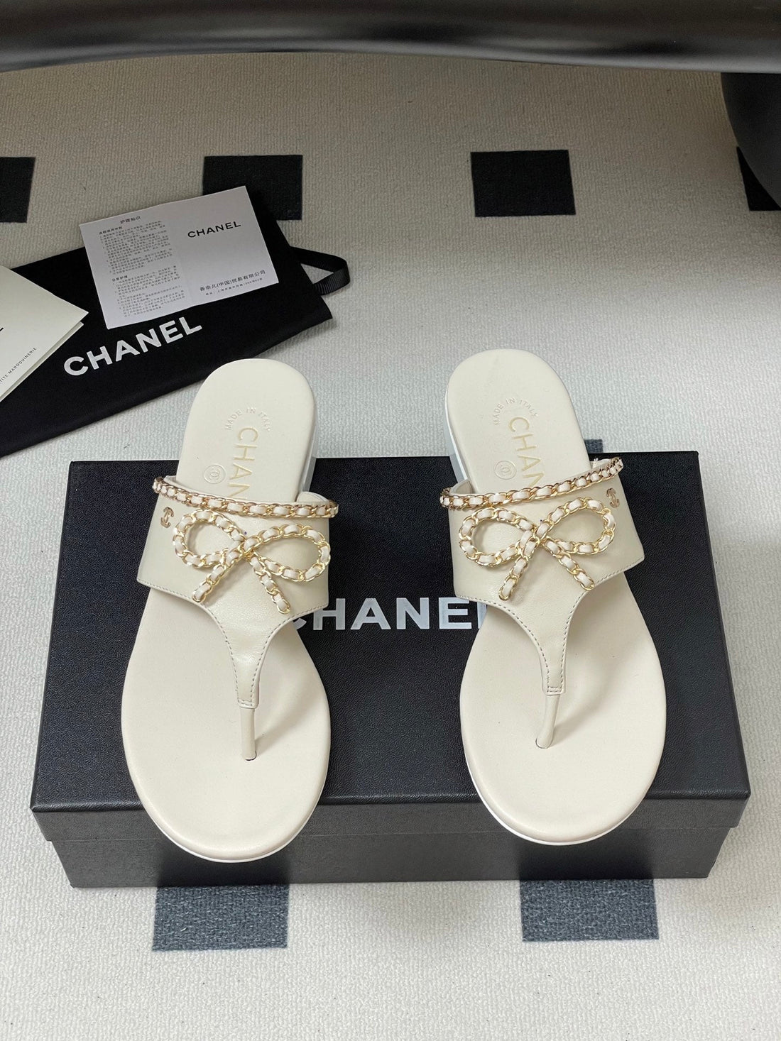 CC 25B Chain Bow Flip-Flops Ivory Sheepskin 393986