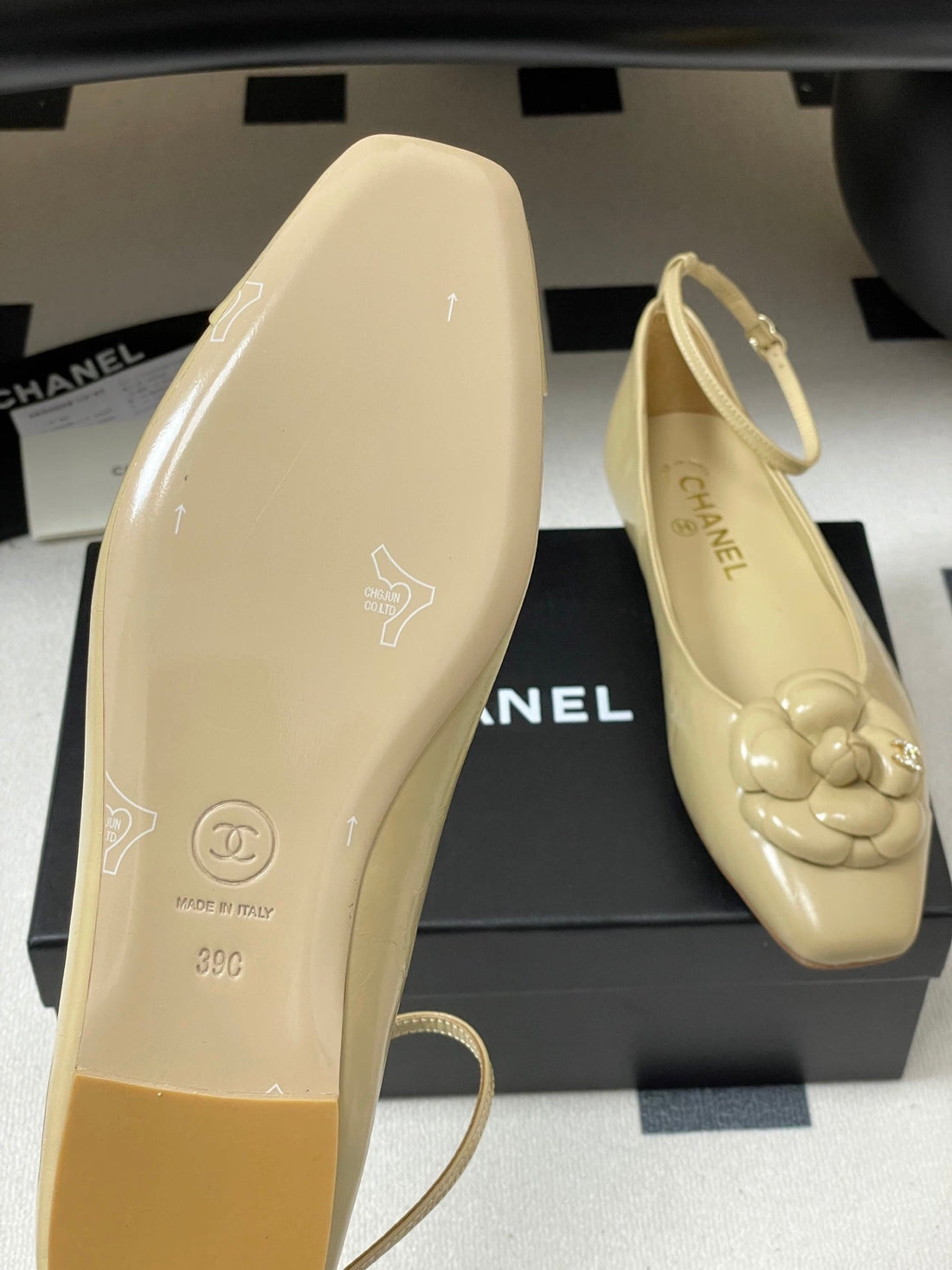 CC 25S Métiers D’art Ballet Flats 10MM Beige Cowhide 413307