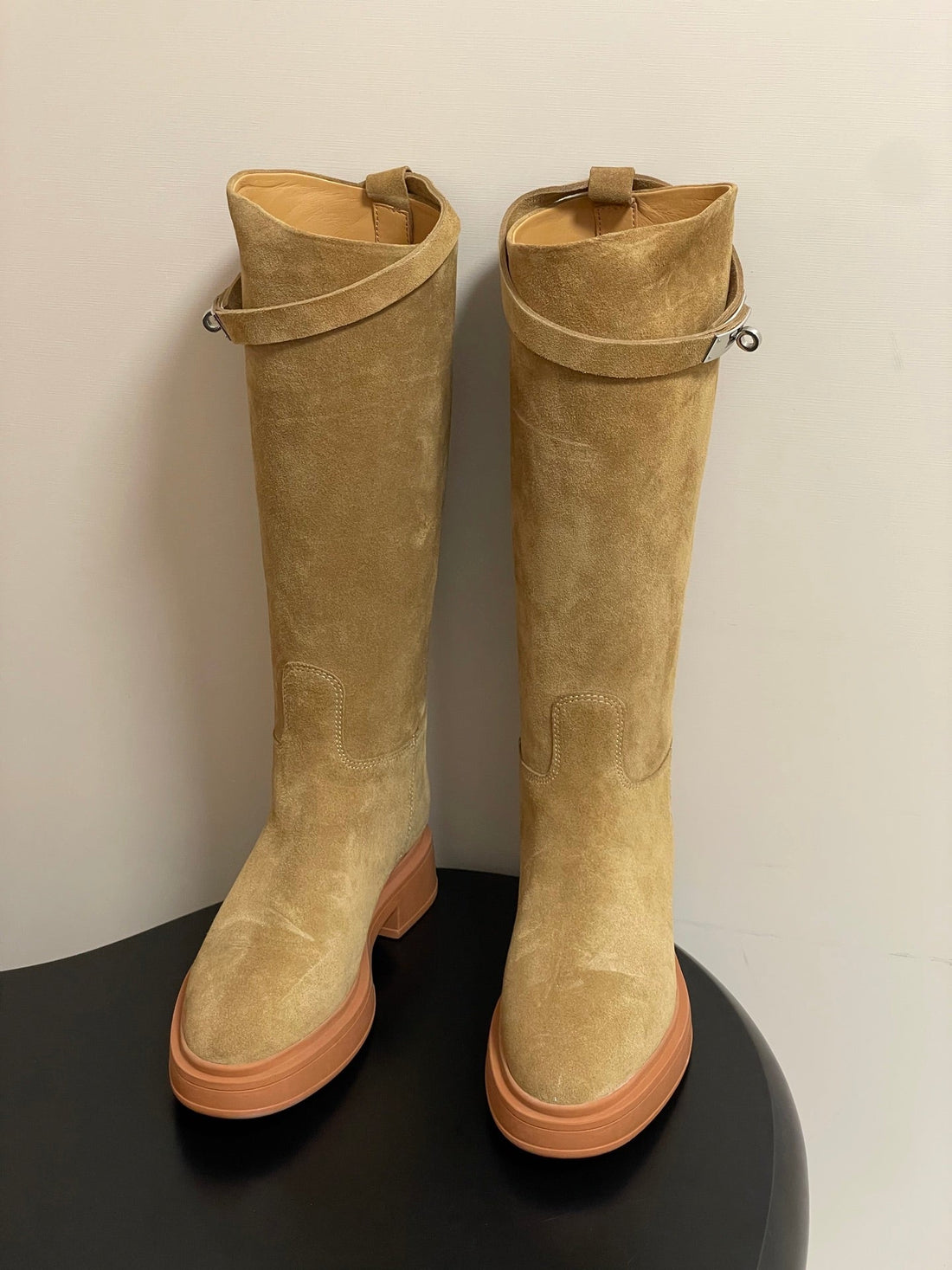 Hm Jumping Boots Light Tan Kelly Buckle Suede 423266