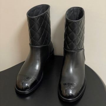 CC 25FW Double C Buckle Short Boot 25MM Black Sheepskin 423144