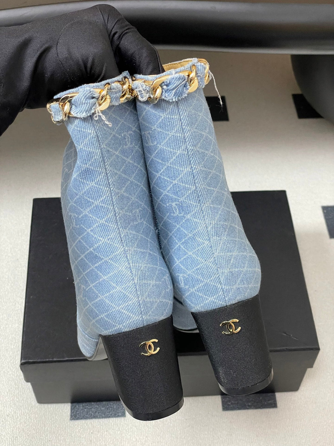 CC 25B Chain Short Boot 70MM Black Light Blue Denim 423146