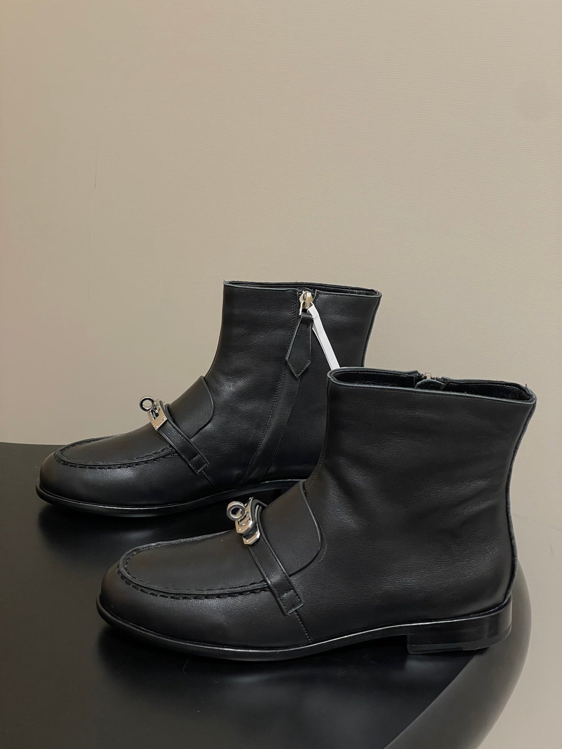 Hm Short Boots 25MM Kelly Buckle Black Sheepskin