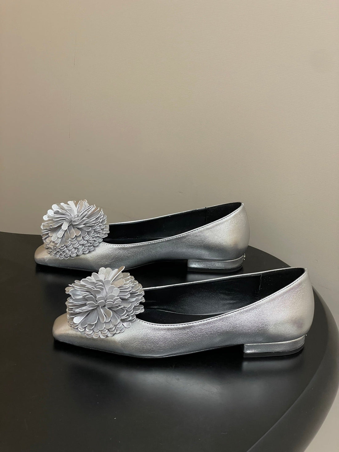 CC 26 Flower-Shaped Ballet Flat Silver Sheepskin 593166