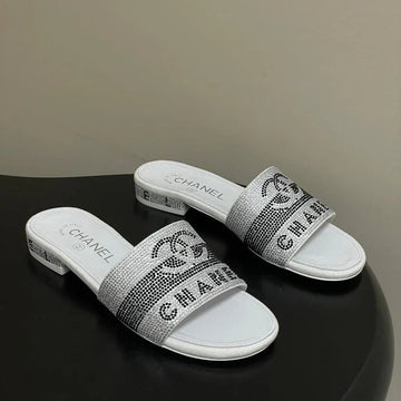 CC 26S Flat Sandals White Gray Sheepskin Rhinestones 649515