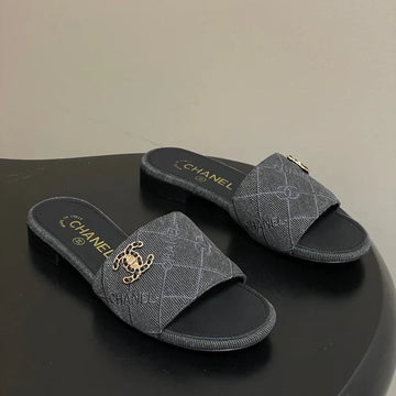 CC 26S Flat Sandals Black Canvas Sheepskin Double C 649508