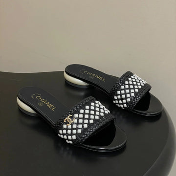 CC 26S Pearl Flat Sandals Black White Patent Leather 649543