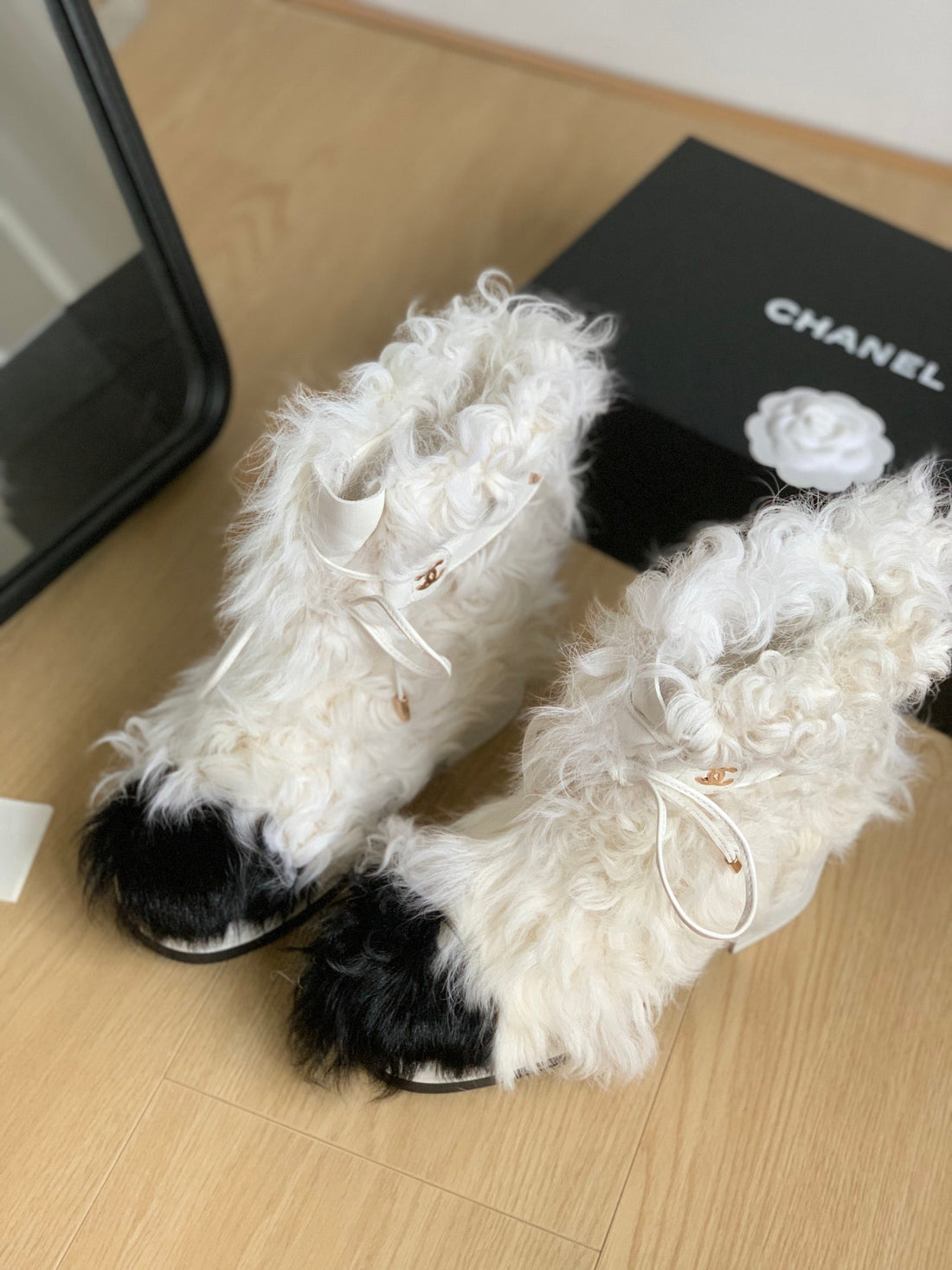 CC Ankle Boots In White Mix Black Wool Fur