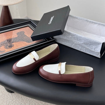 CC 25K Vintage Finition Main Loafers Reddish Brown White Calfskin 458643