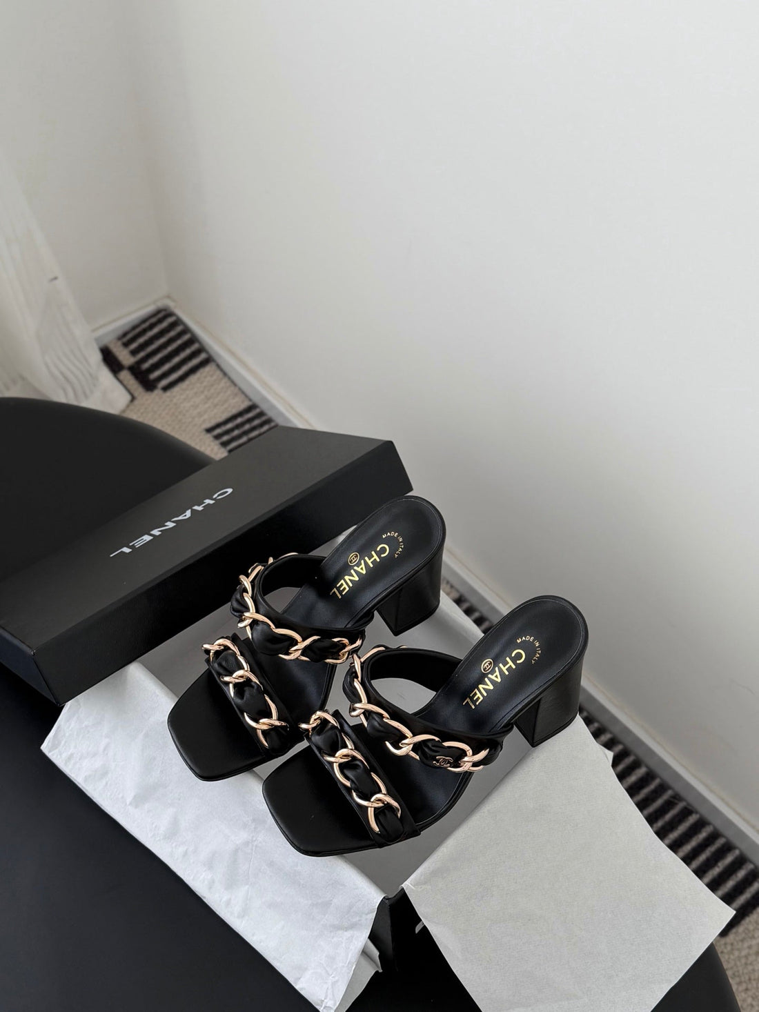 CC 26SS Chain Slippers Black Sheepskin 670304