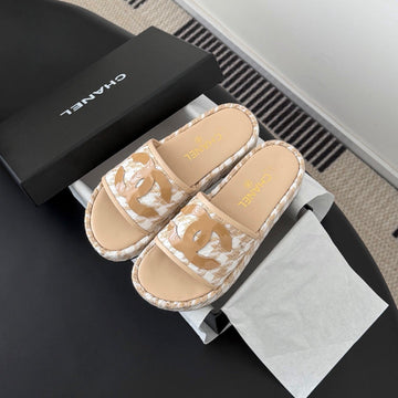 CC 26SS Slippers Beige Ivory Sheepskin Woven 670371