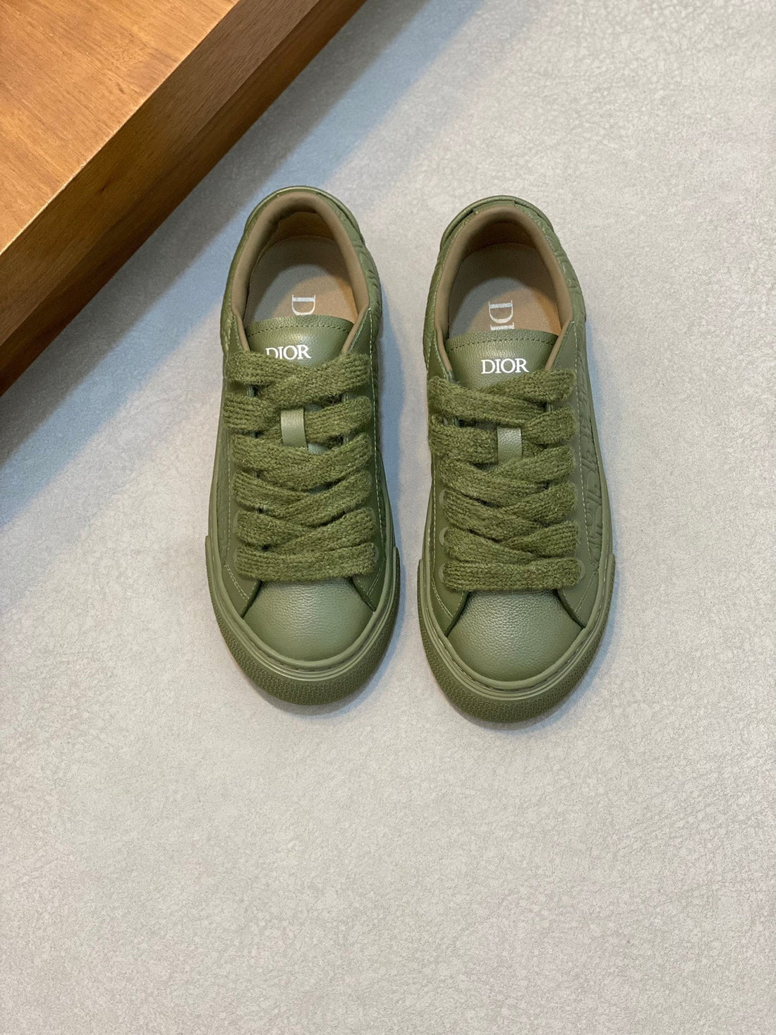 CD B33 Sneaker Pine Embossed Calfskin
