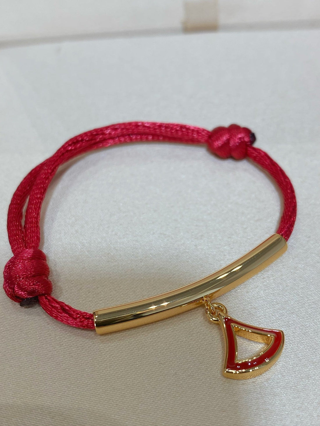 Bvl 1 Motif Lucky Red Bracelet Gold