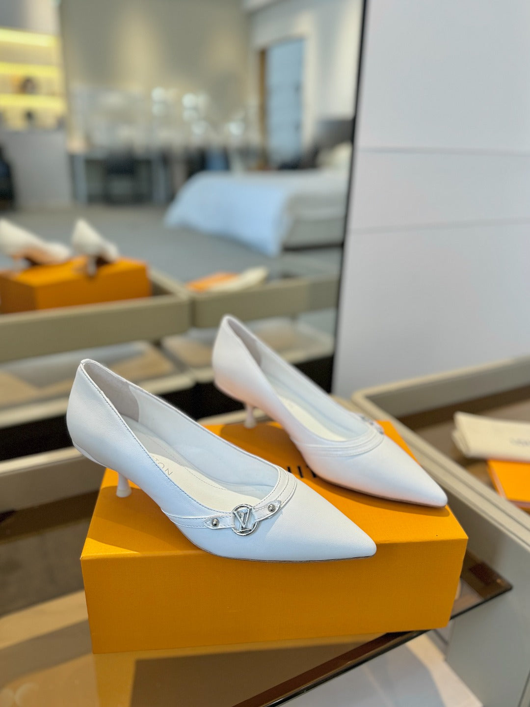 6AM 5.5cm White Leather Pumps 241207