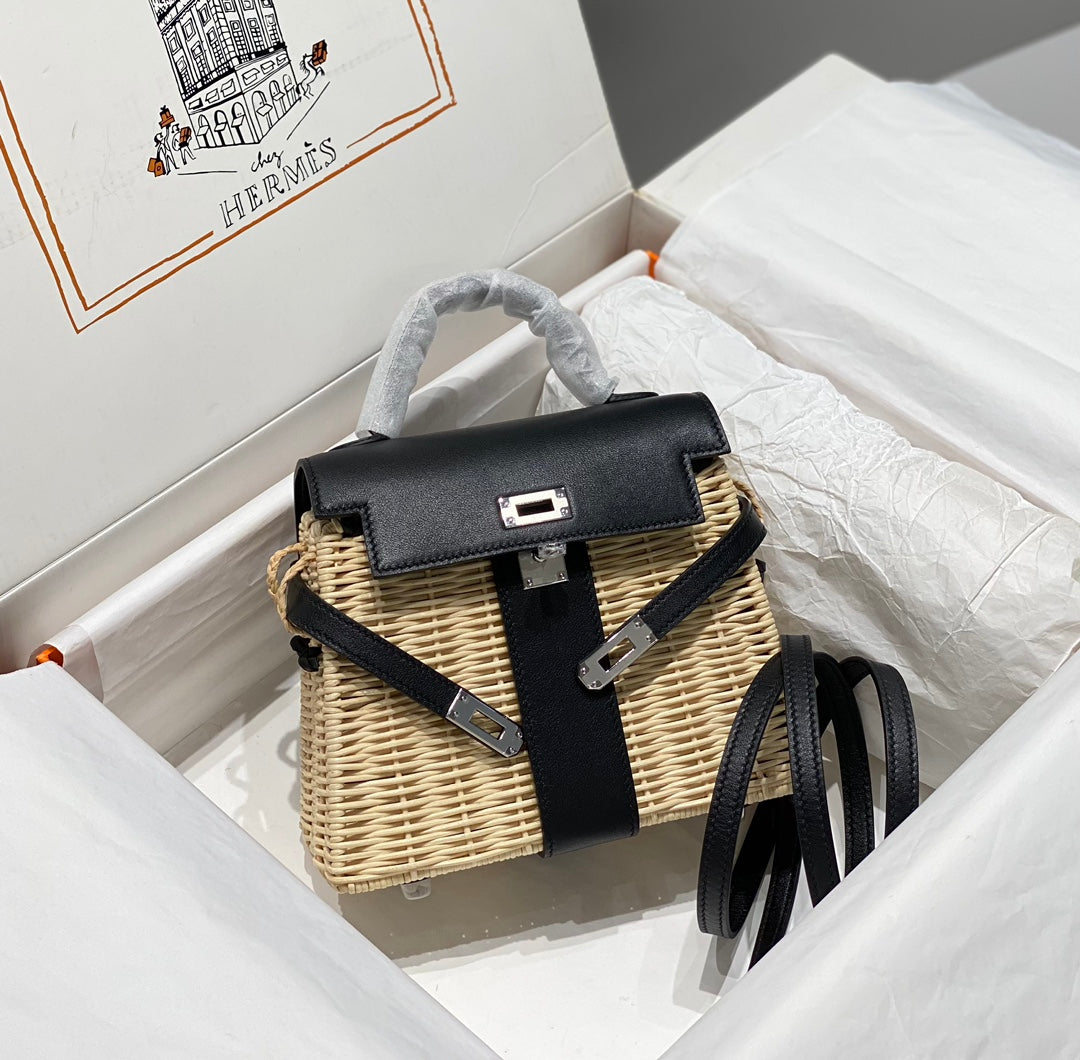 HM Kelly 22 Picnic Black Bamboo And Rattan