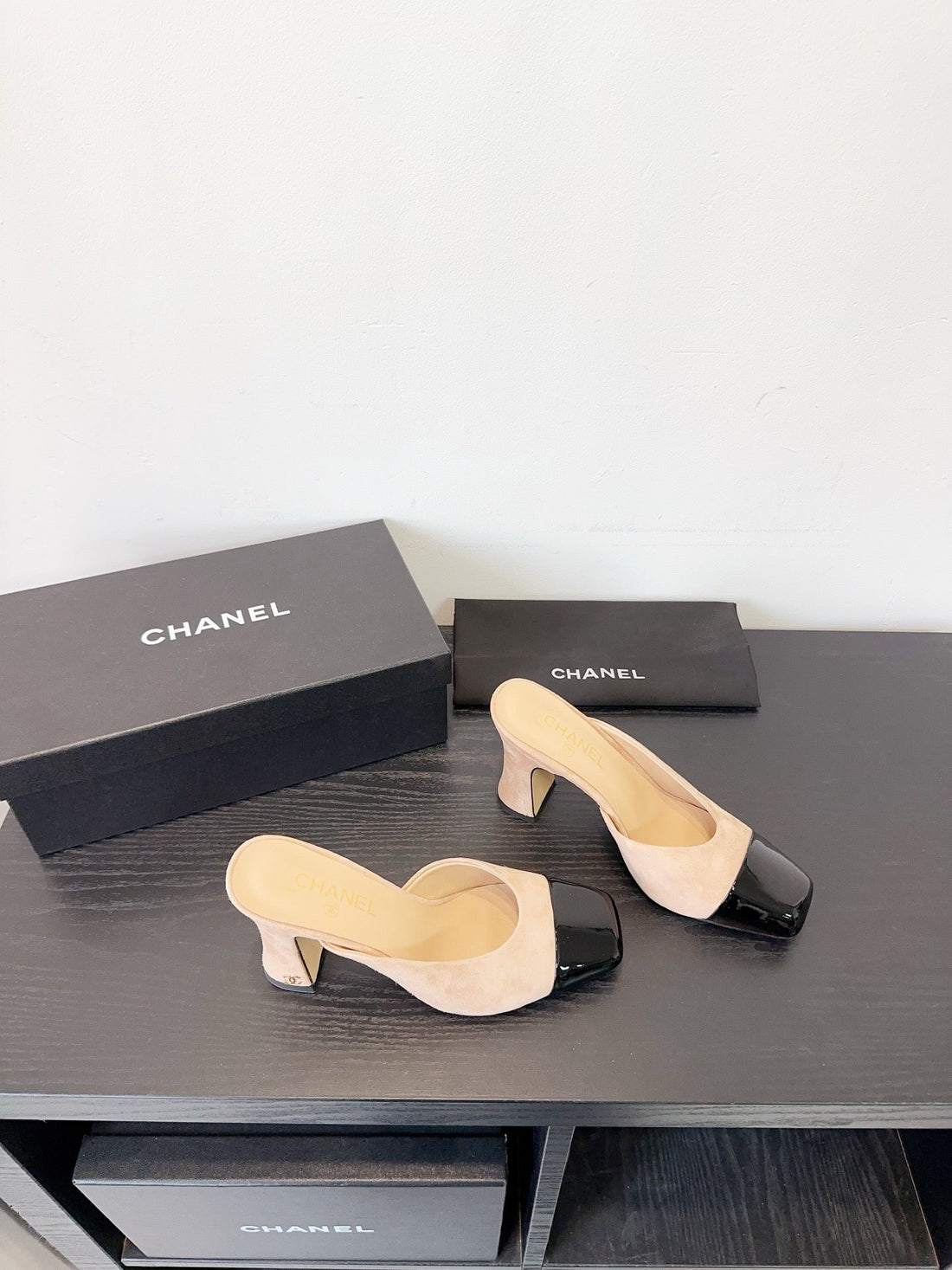CC 26S Half-Slip Beige Black Patent Leather 596643