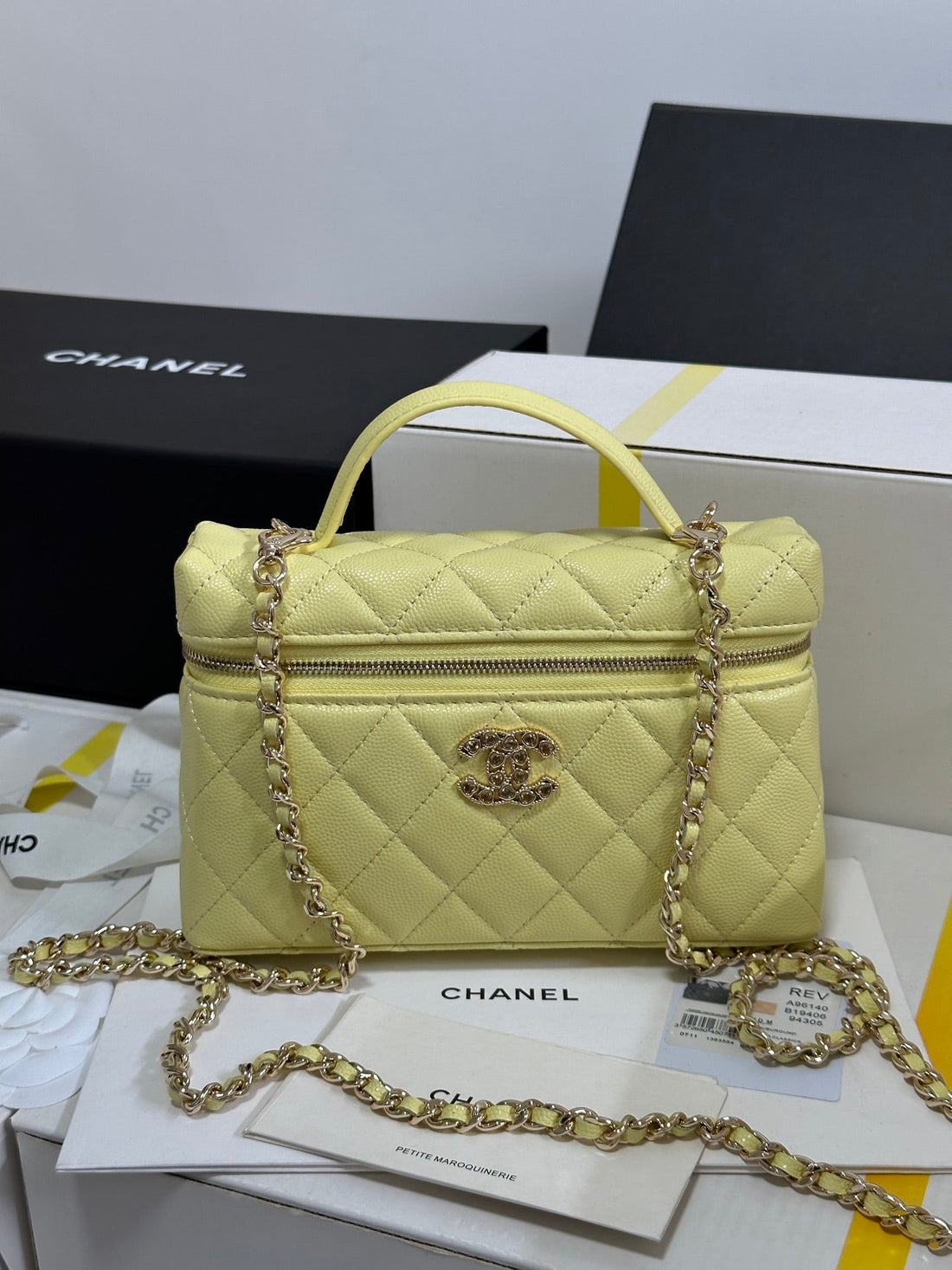 CC 25P Vanity Case 19.5cm Yellow Pastel Calfskin Heart Rhinestone 243607