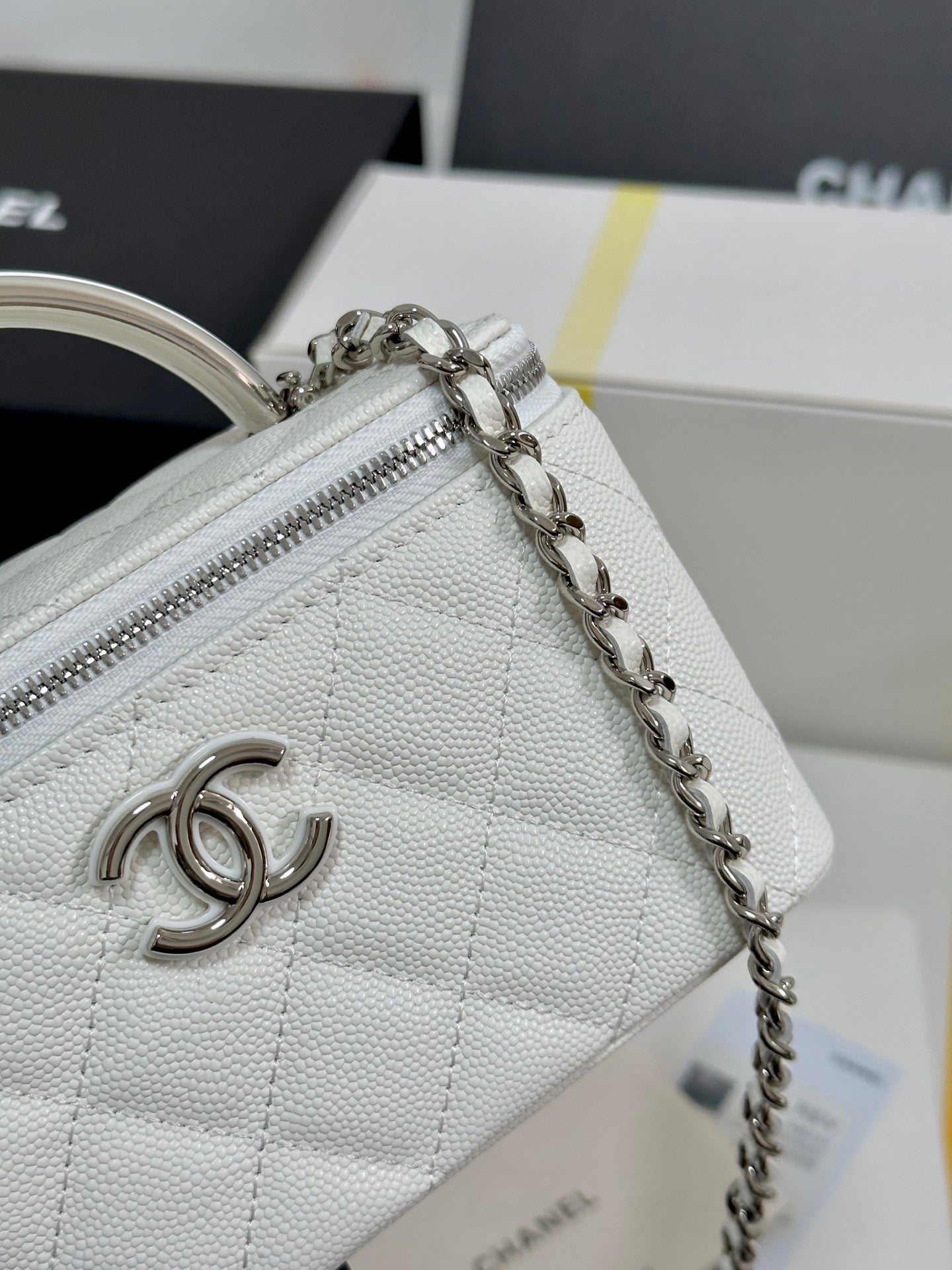 MINI VANITY TOP HANDLE CASE 17 IN WHITE CAVIAR SKIN SILVER-TONE PLATED METAL Bags Bible