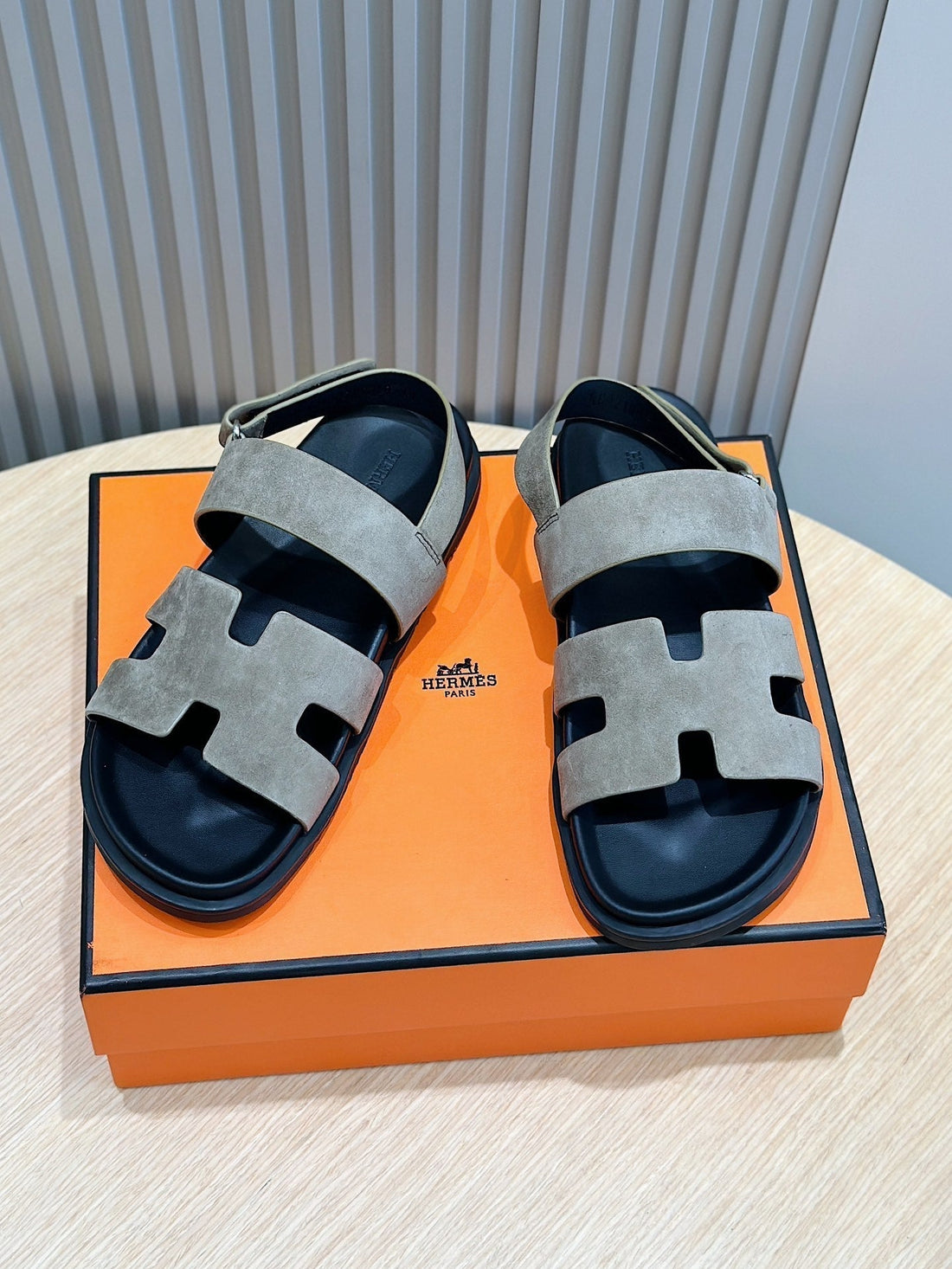 Hm Genius Sandal Light Gray Suede