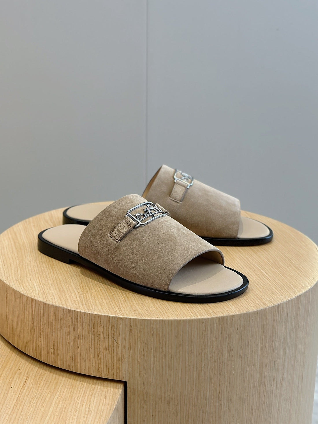 Hm Silver Buckle Slippers Light Brown Suede