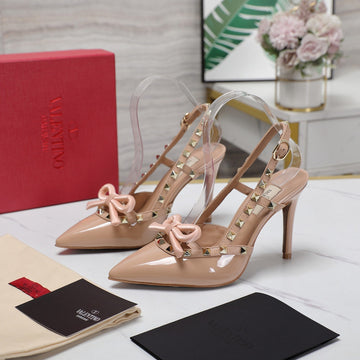 Rockstud Bow Slingback Nude Tan Patent Leather Pump 95MM