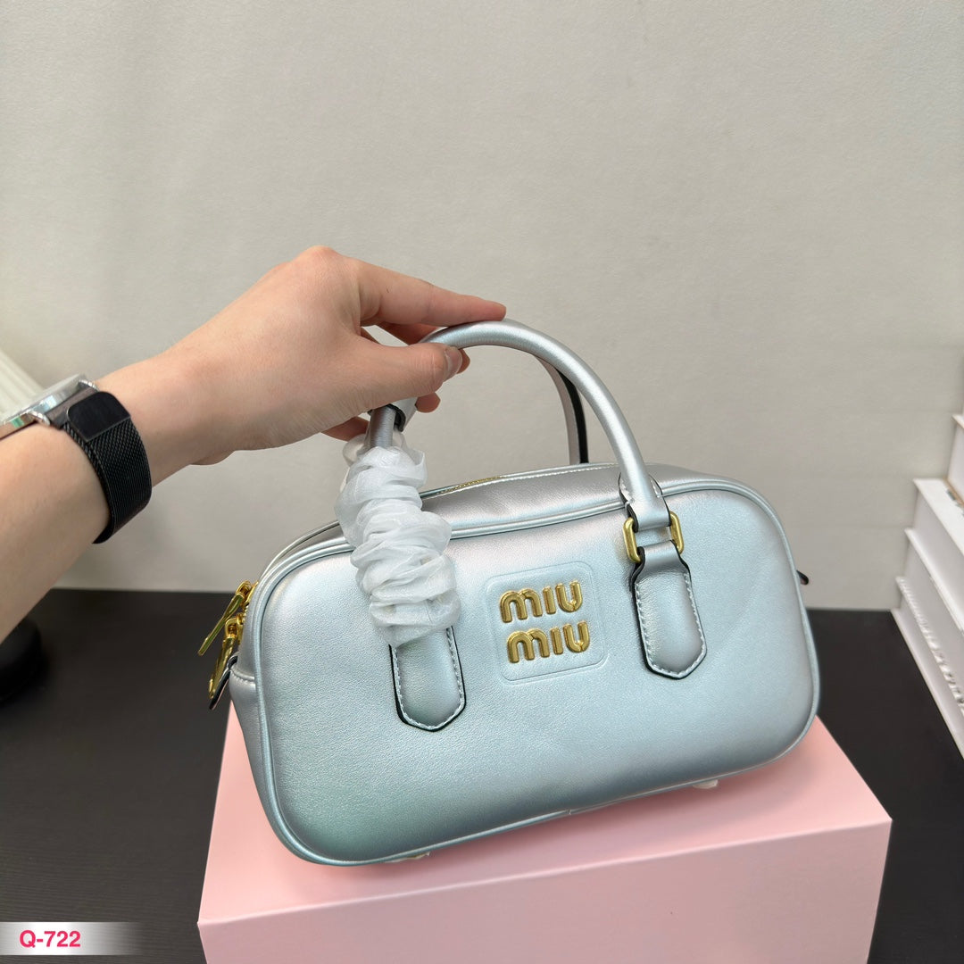 Arcadie 22 Bag In Silver Calfskin