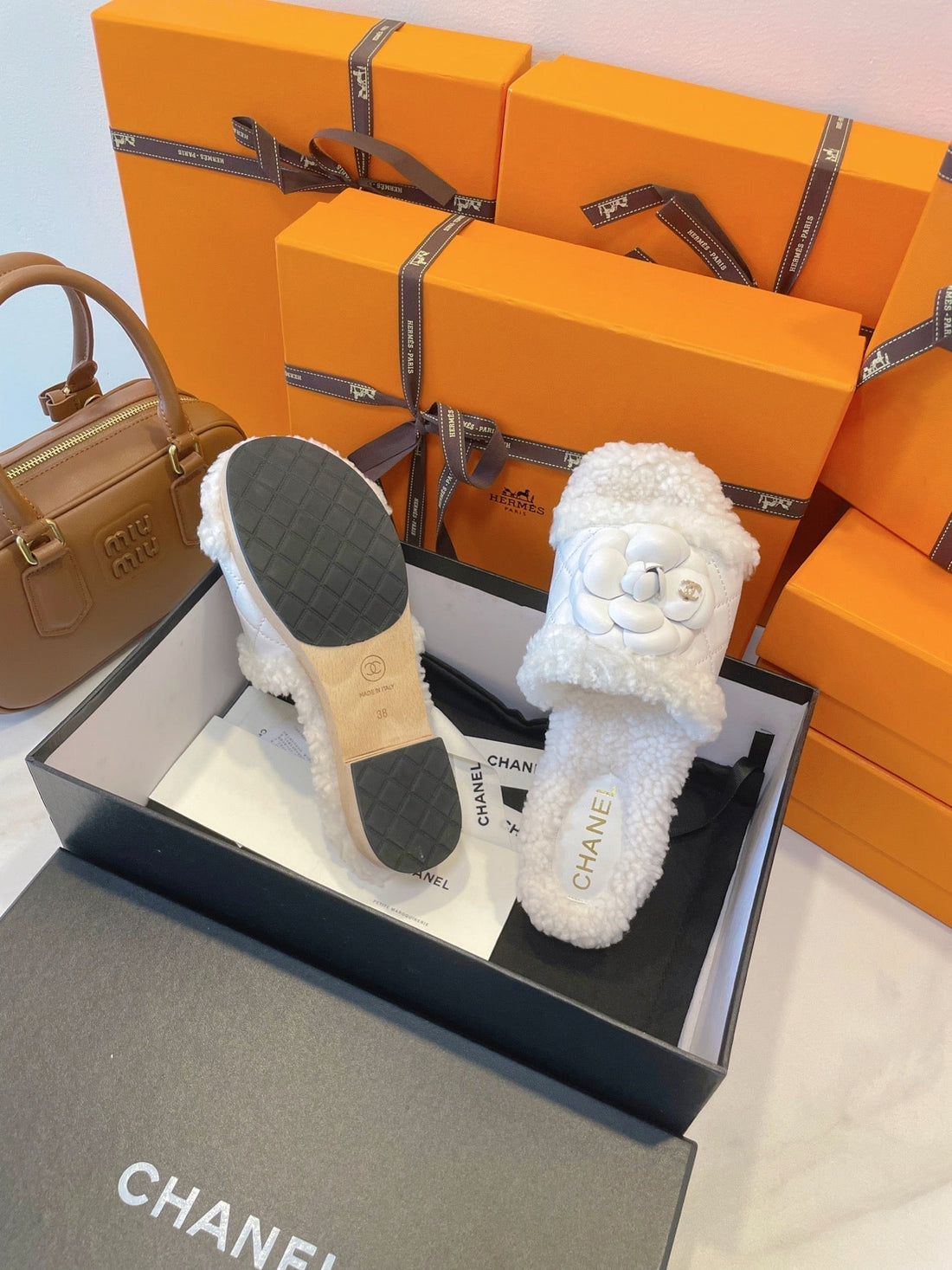 CC 25C Logo Slippers 50MM White Shearling Wood Sheepskin 423695