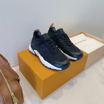 LV Runner Tatic Sneaker Black Frabic 500224