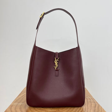 Le 5 À 7 Large Supple 31 In Wine Red Grained Calfskin