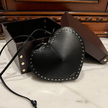 Le Coeur Bag 21 In Black Calfskin With Studded Heart