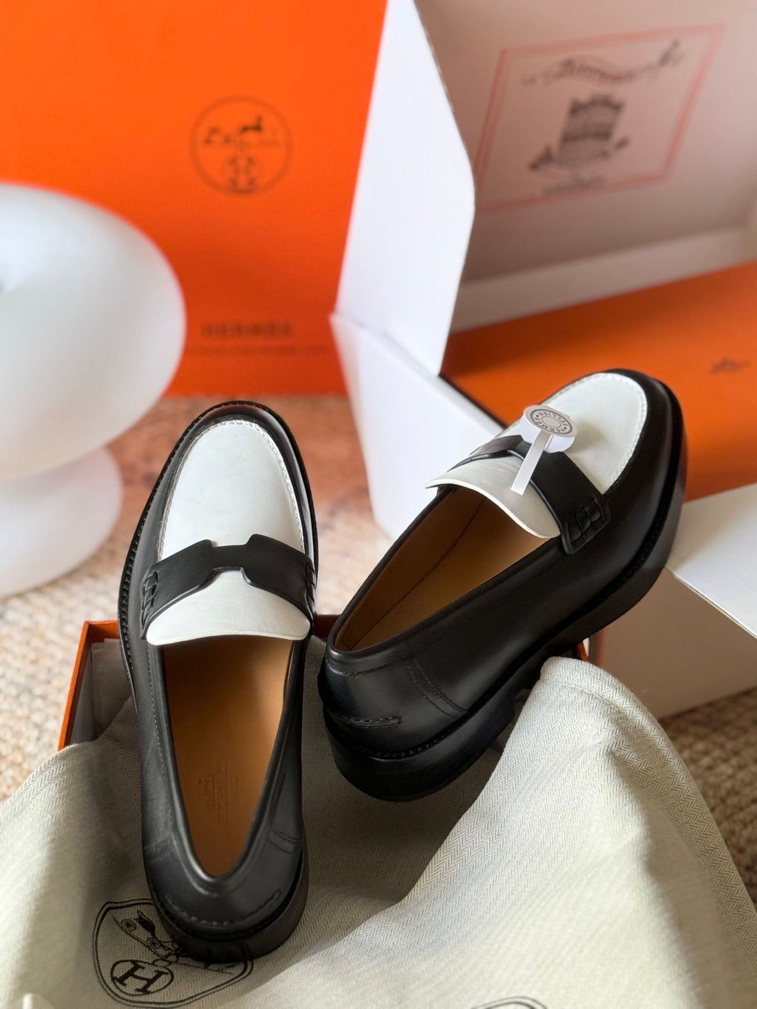 Hm Hour Loafer Black White Cowhide 531378
