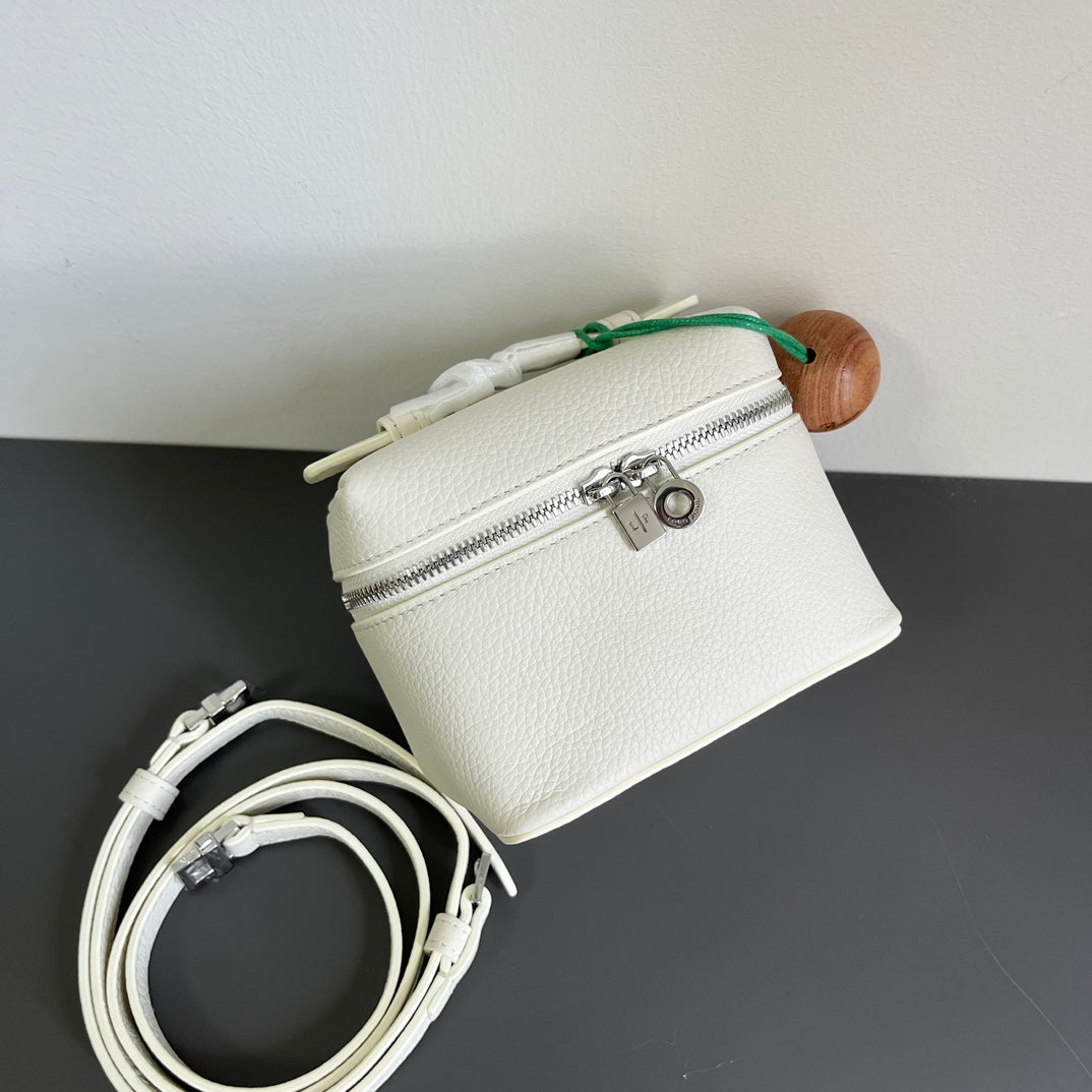 Extra Pocket L12 In White Grained Calfskin With Silver Hardware