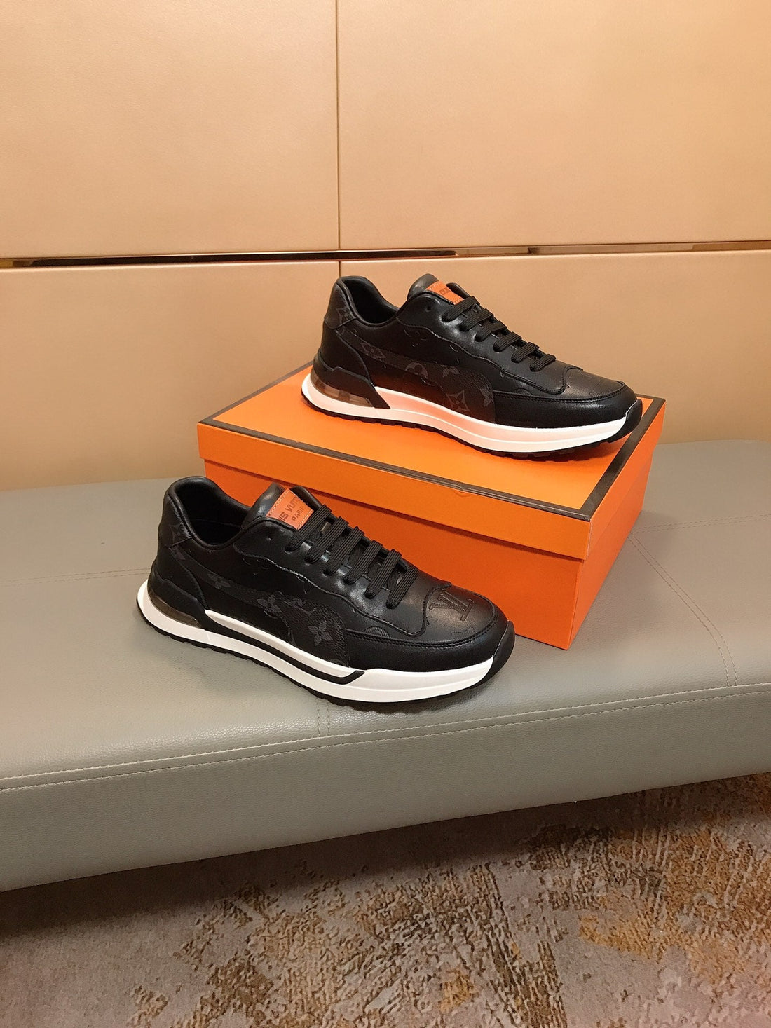 LV Sneakers In Black Calfskin And Printed Fabric