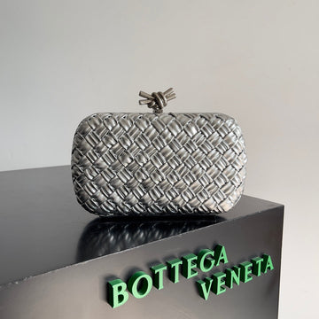 Classic Knot 20 In Silver Lambskin