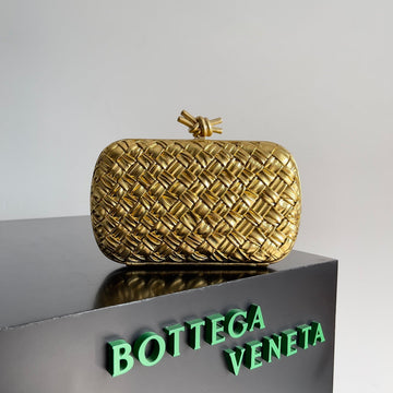 Classic Knot 20 In Golden Lambskin