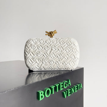 Classic Knot 20 In White Lambskin