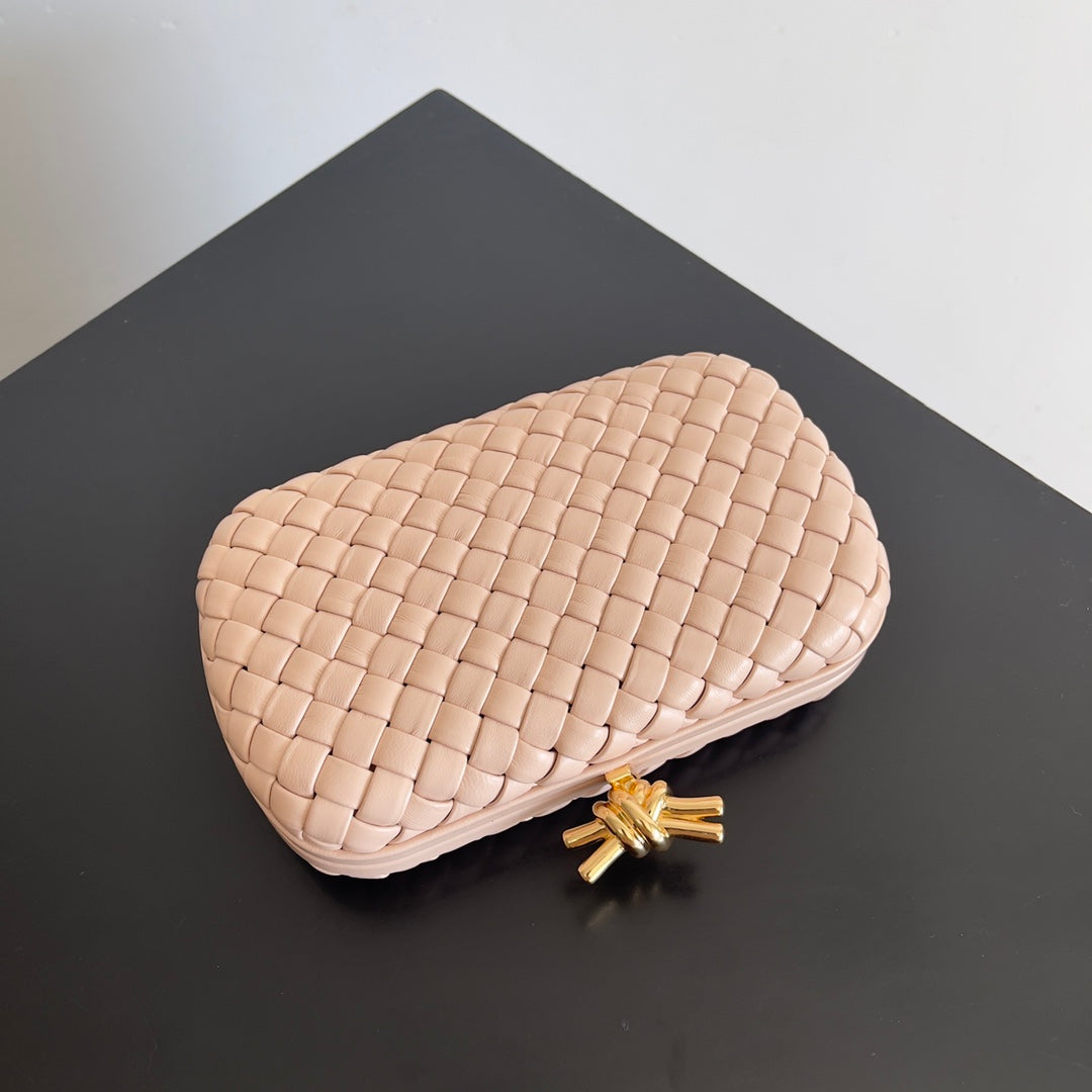 Classic Knot 20 In Lotus Lambskin