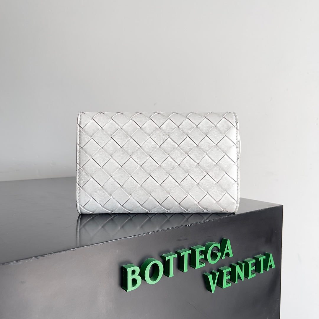 Andiamo Bag 19 In White Calfskin