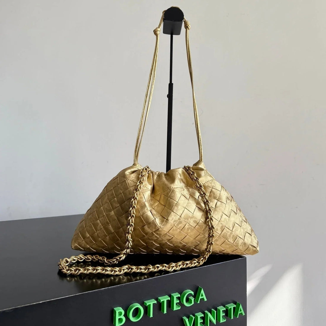 Bottega Veneta 2026 Dustbag 33CM Gold Intrecciato Lamina Satin Leather 137019