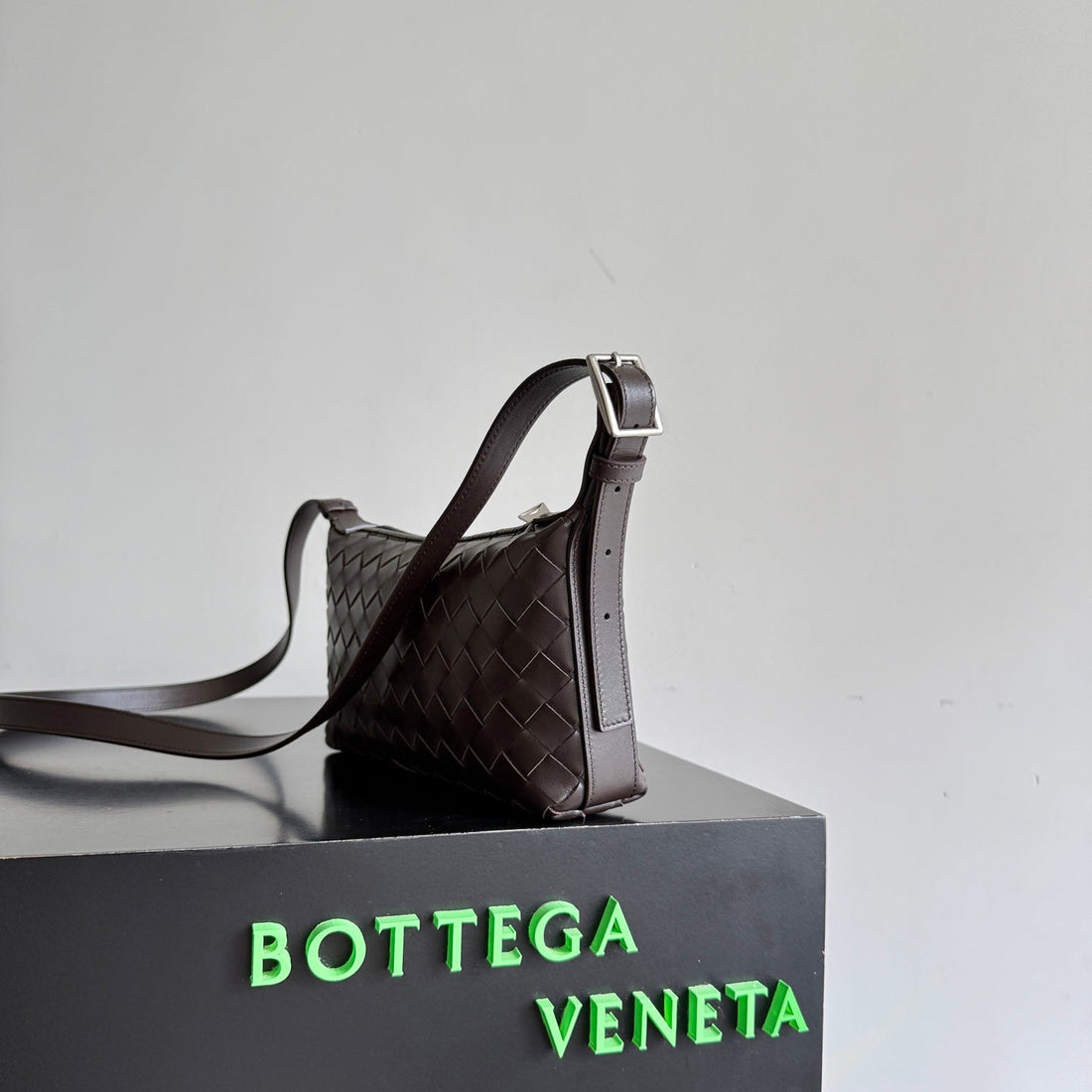 Bv Traveler Phone Pouch Coffee Intrecciato Calfskin
