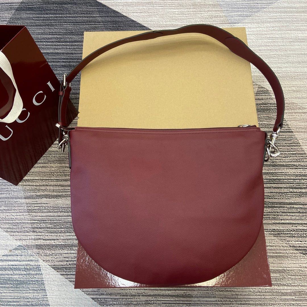 Body Shoulder Bag 40 In Burgundy Red Calfskin Silver Hardware